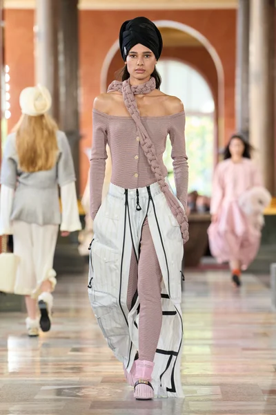 Look 12